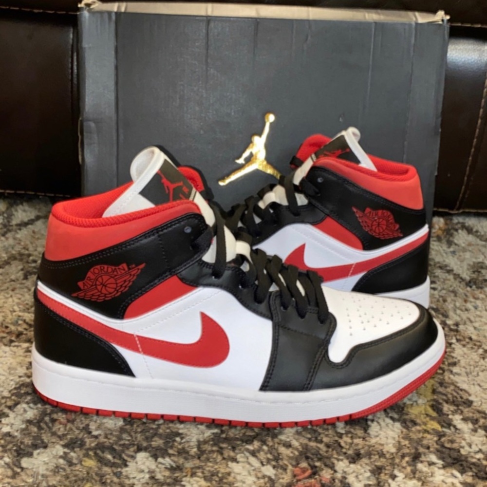 Jordan 1 Mid